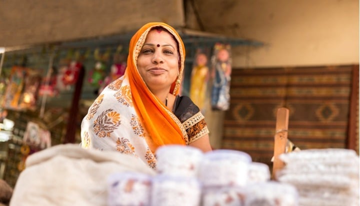 indian-street-vendor-woman-picture-id1145066244