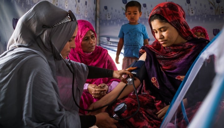 A Sahrawi midwife measures the blood pressure of a woman after giving birth, in a post-partum visit at her haima, in the Sahrawi Refugee Camps. Women Children Wellbeing